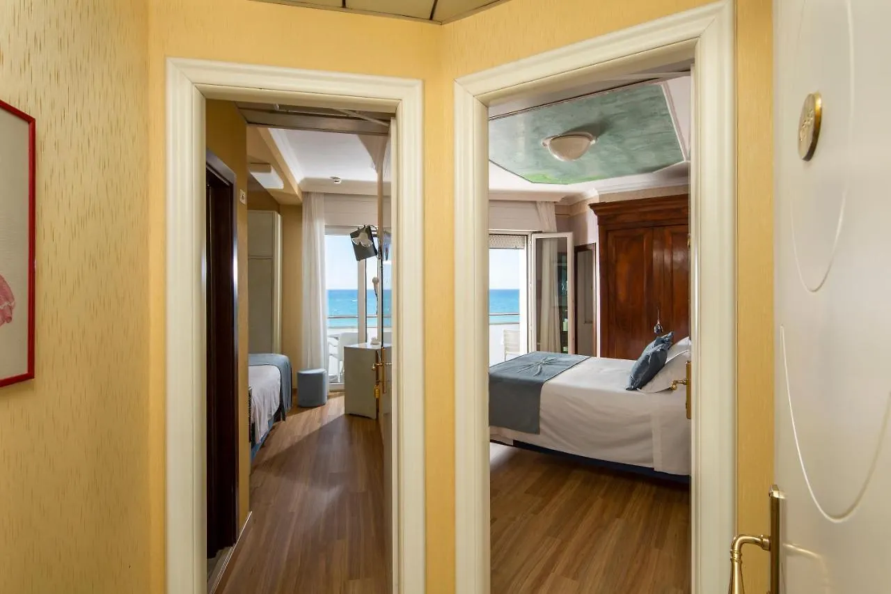 Hotel Des Nations - Vintage Hotel Sul Mare Riccione 4*,